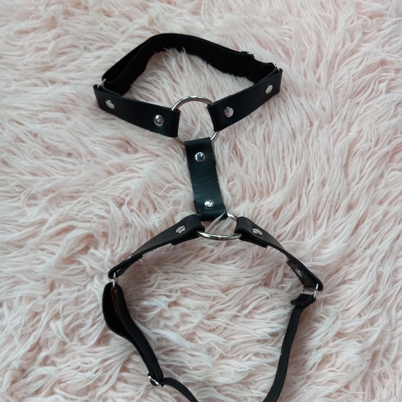 SOLD OUT Vegan leather dbl O ring sexy thigh garter! 😍 adjustable for all thigh - Picture 11 of 11